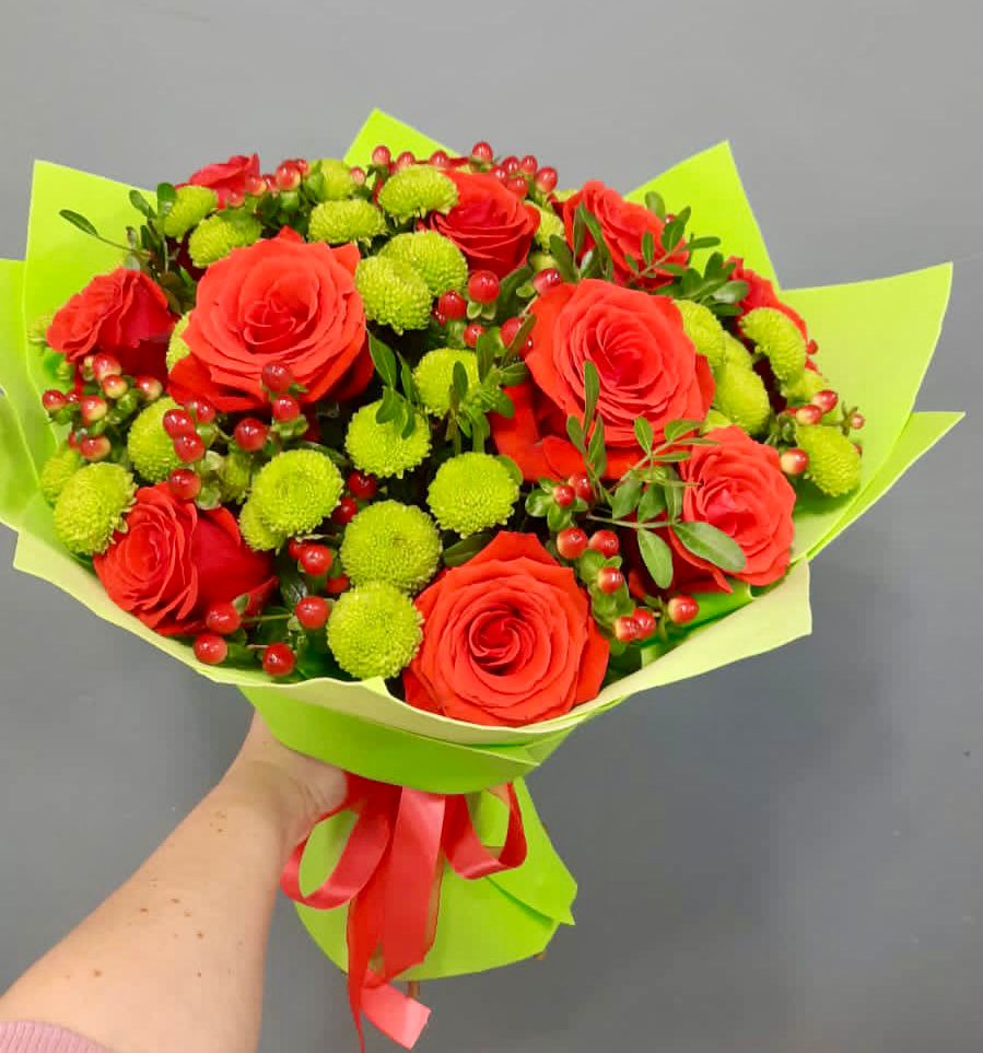 Букет цветов из: Хризантемы и Розы в Локне