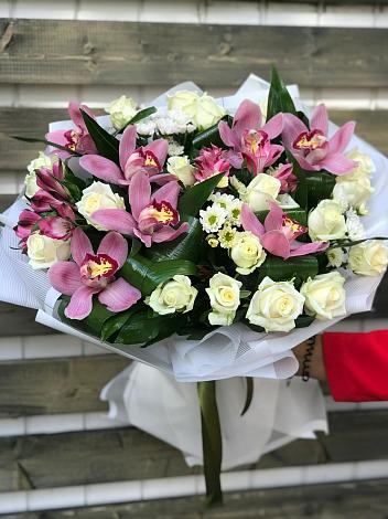 Букет цветов из: Розы и Хризантемы в Локне