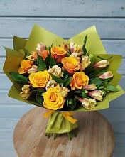 Букет цветов из:  Альстромерии и Розы в Локне