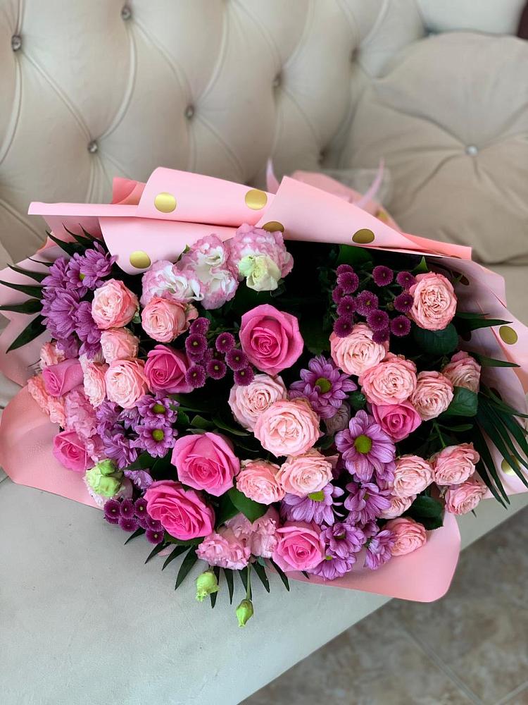 Букет цветов из: Хризантемы, Розы и Лизиантусы в Локне