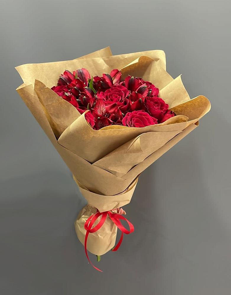 Букет цветов из: Альстромерии и Розы в Локне