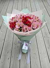 Букет цветов из:  Альстромерии в Локне
