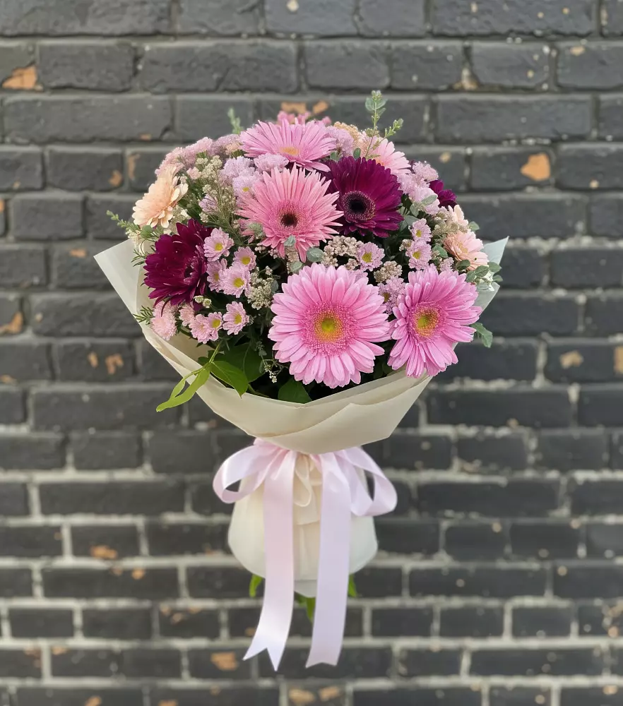 Букет цветов из: Герберы и Хризантемы в Локне