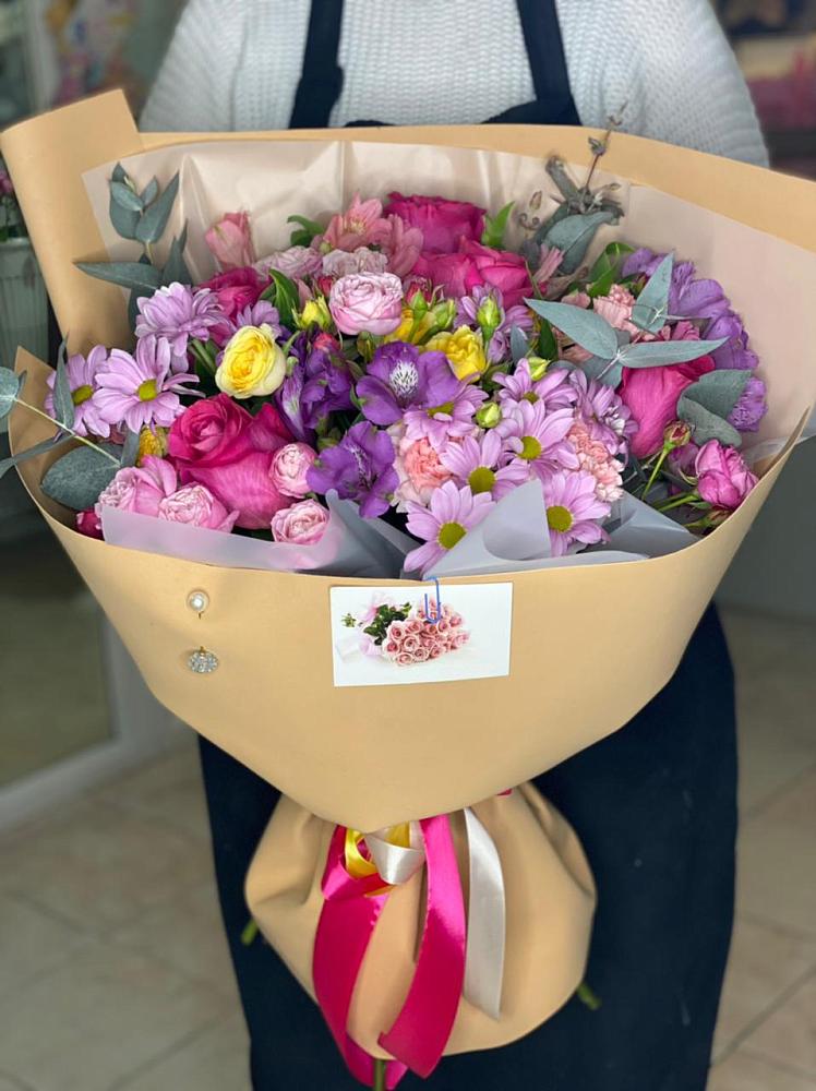 Букет цветов из: Хризантемы, Гвоздики и Альстромерии в Локне