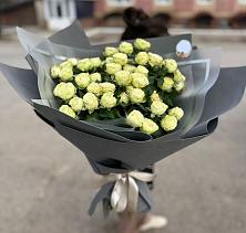 Букет Белые кустовые розы Солинеро в Локне
