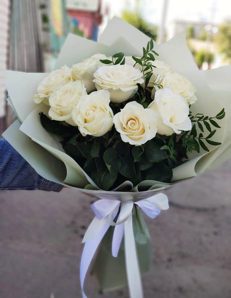 Букет Белые розы Проуд в Локне