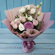 Букет цветов из:  Розы и Лизиантусы в Локне