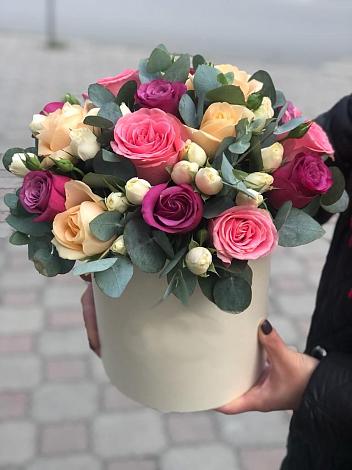 Цветочная композиция из Розы в шляпной коробке в Локне