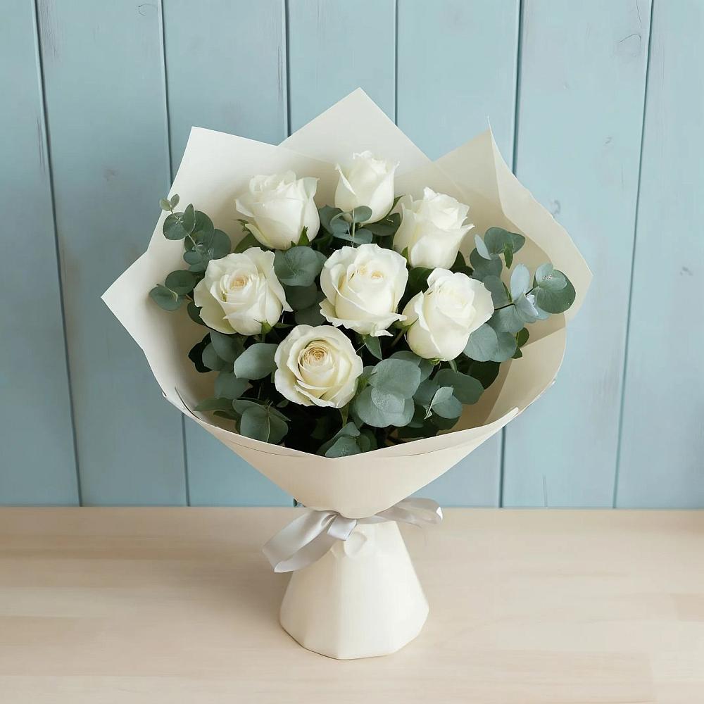 Букет Белые розы в Эвкалипте в Локне
