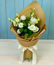 Букет цветов из:  Хризантемы и Лизиантусы в Локне