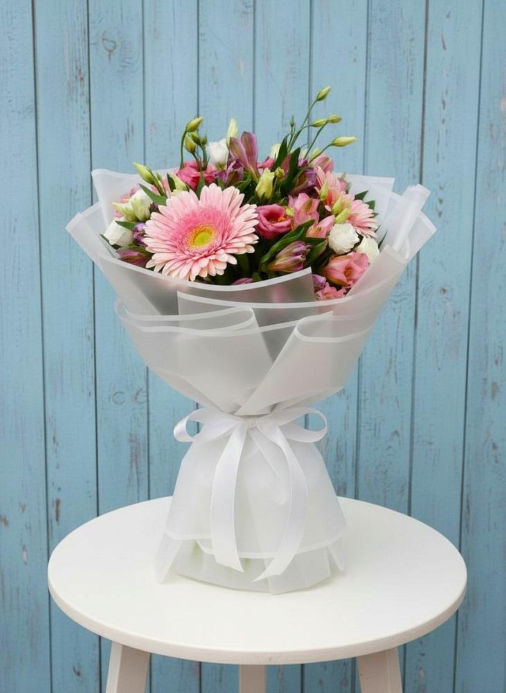 Букет цветов из: Герберы, Альстромерии и Лизиантусы в Локне