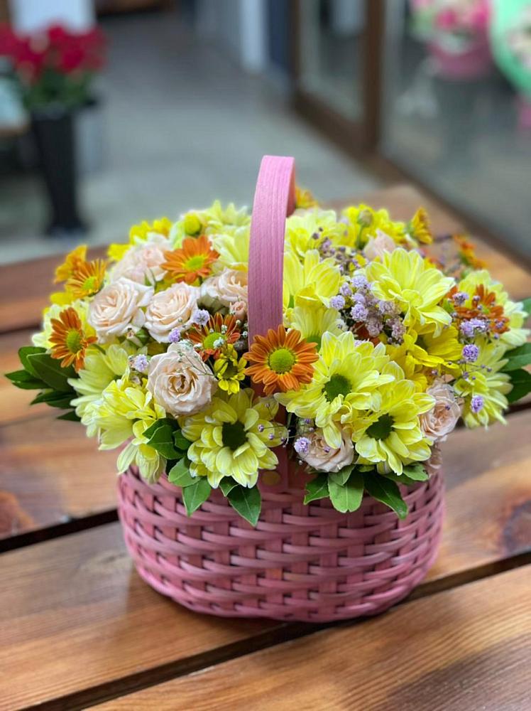 Цветочная композиция из Хризантемы и Розы в корзине в Локне