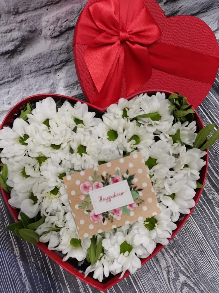 Цветочная композиция из Хризантемы в виде сердца в Локне