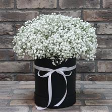 Цветочная композиция из Гипсофила в шляпной коробке в Локне
