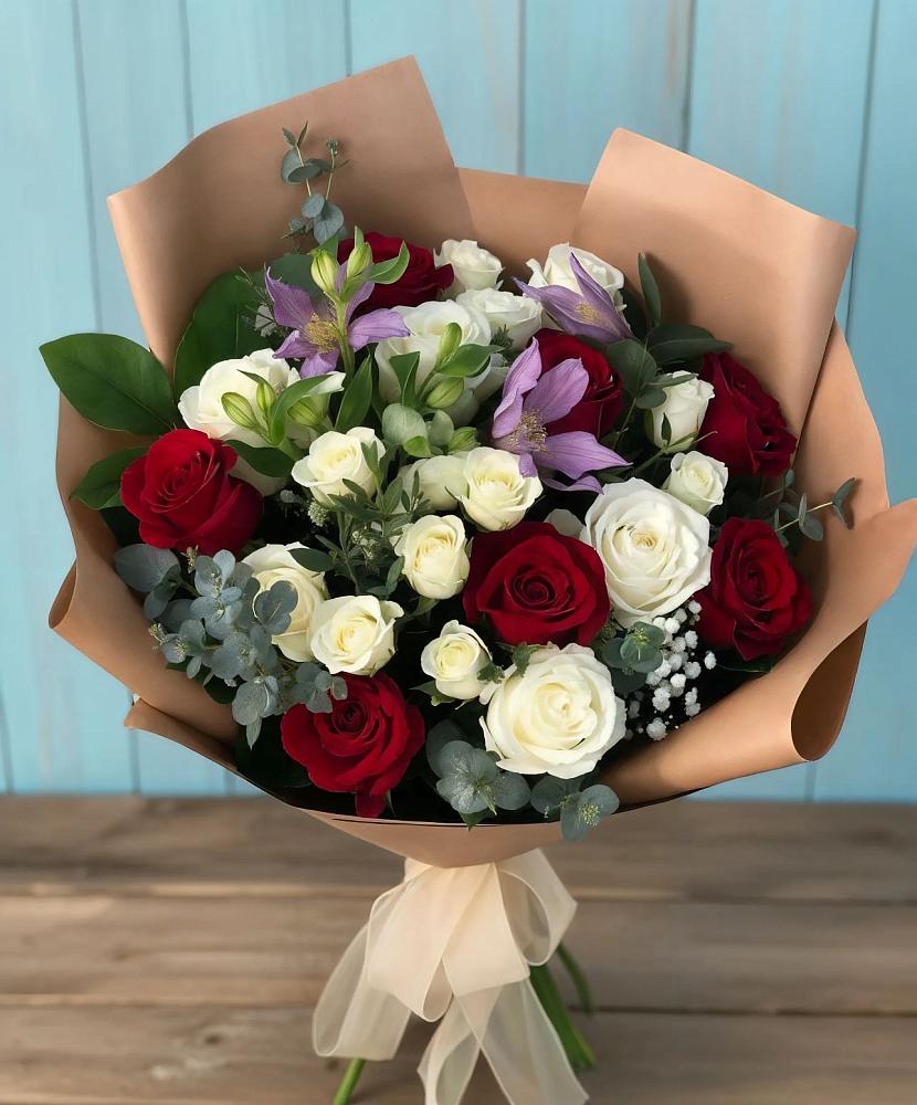 Букет цветов из: Розы и Альстромерии в Локне