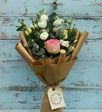 Букет цветов из:  Розы и Лизиантусы в Локне