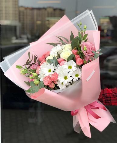 Букет цветов из: Розы, Лизиантусы и Хризантемы в Локне